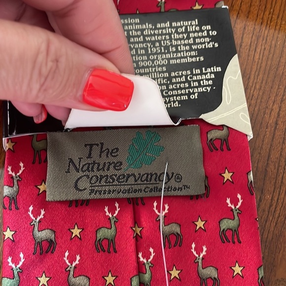 NWT The Nature Conservancy Pampas Deer 100% Silk holiday Christmas MENS tie Red - Picture 6 of 8